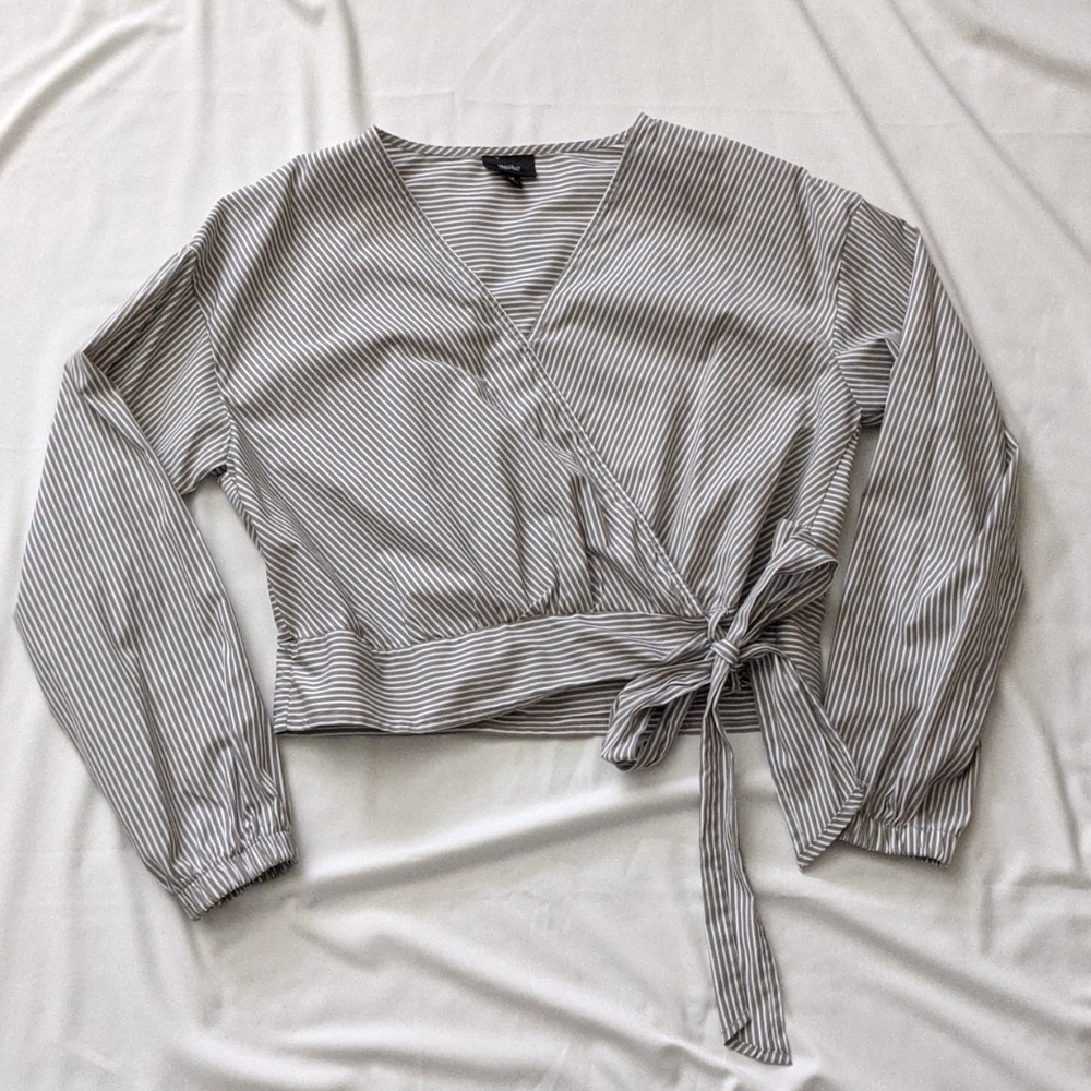 Mossimo  Wrap shirt🌺🌺